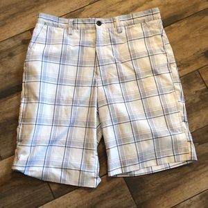 Izod golf shorts